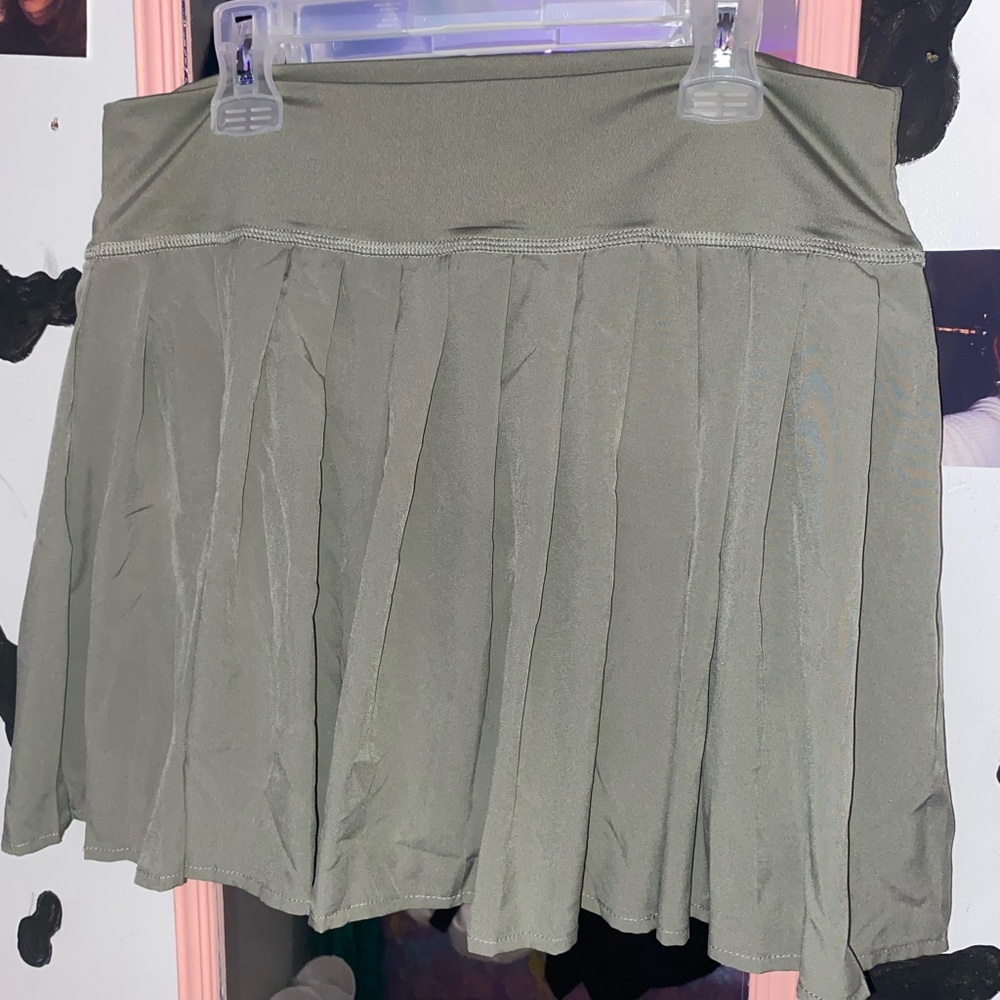 green athletic skirt / swim skirt size L (11-13)
